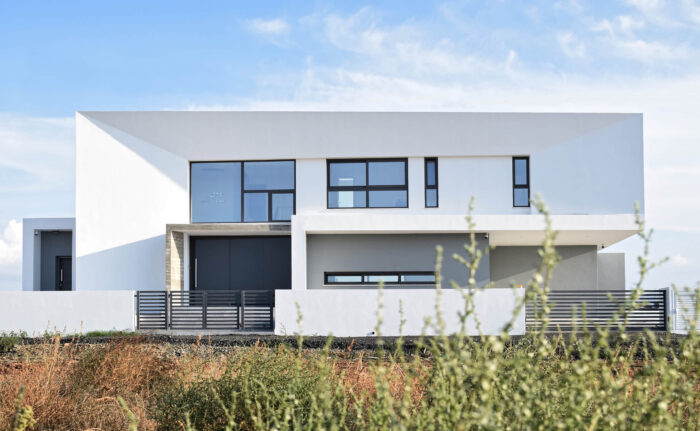 HOUSE AKAKI